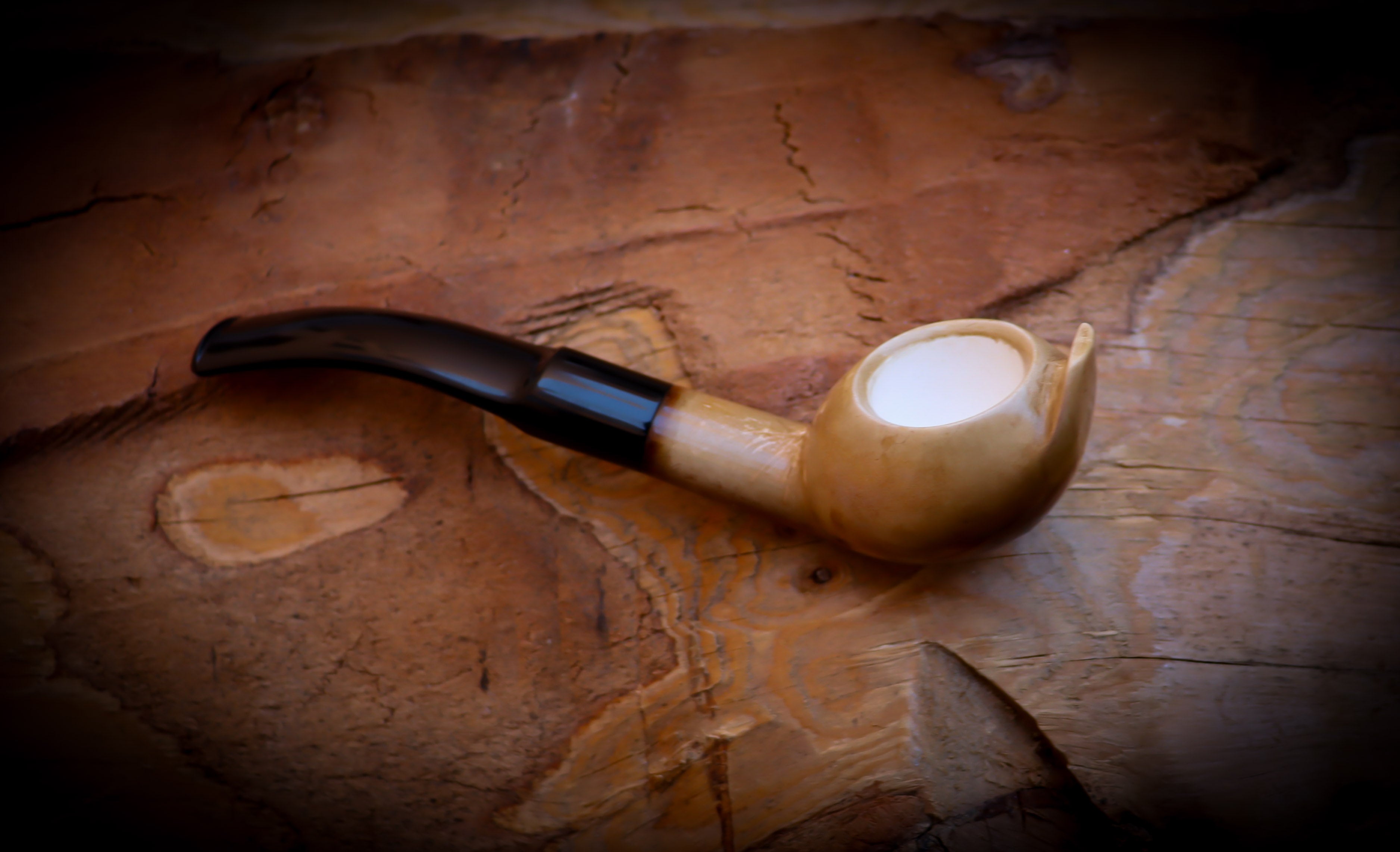 Lee Van Cleef, Calcined Smooth Special Handmade Squat Bulldog Meerschaum Pipe With Leather Box- Astaş Meerschaum