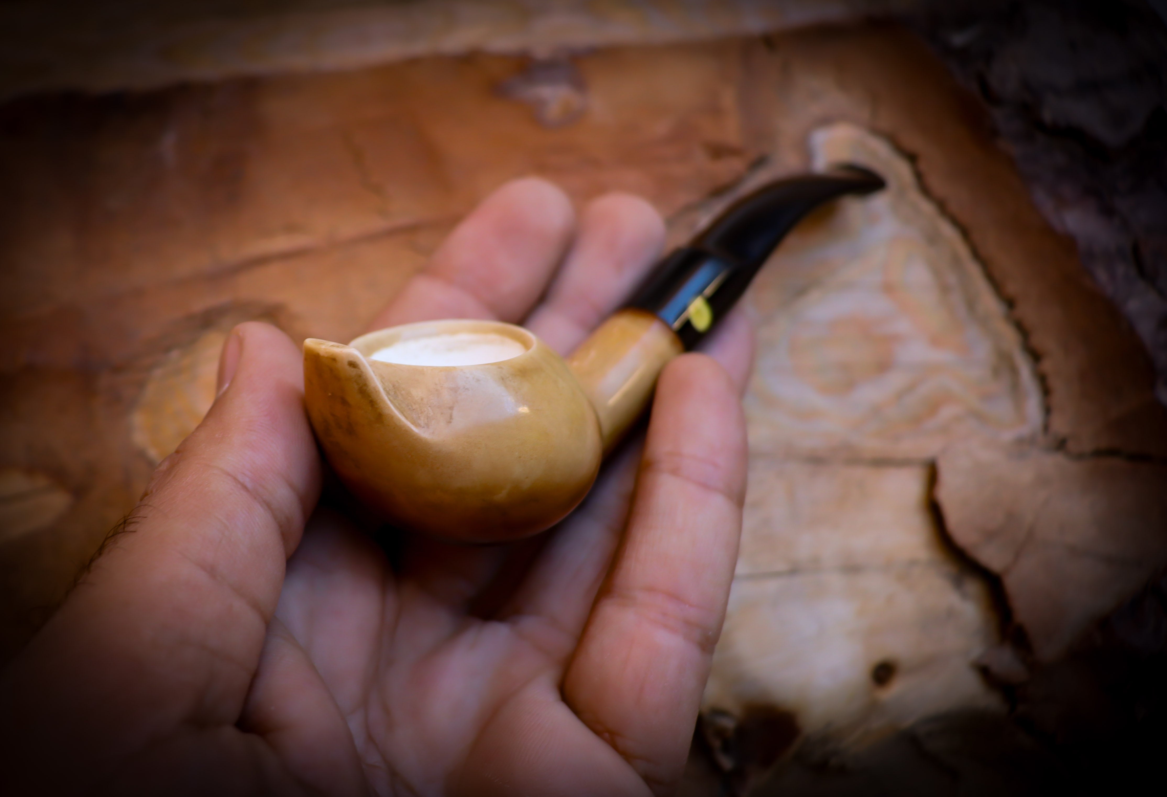 Lee Van Cleef, Calcined Smooth Special Handmade Squat Bulldog Meerschaum Pipe With Leather Box- Astaş Meerschaum