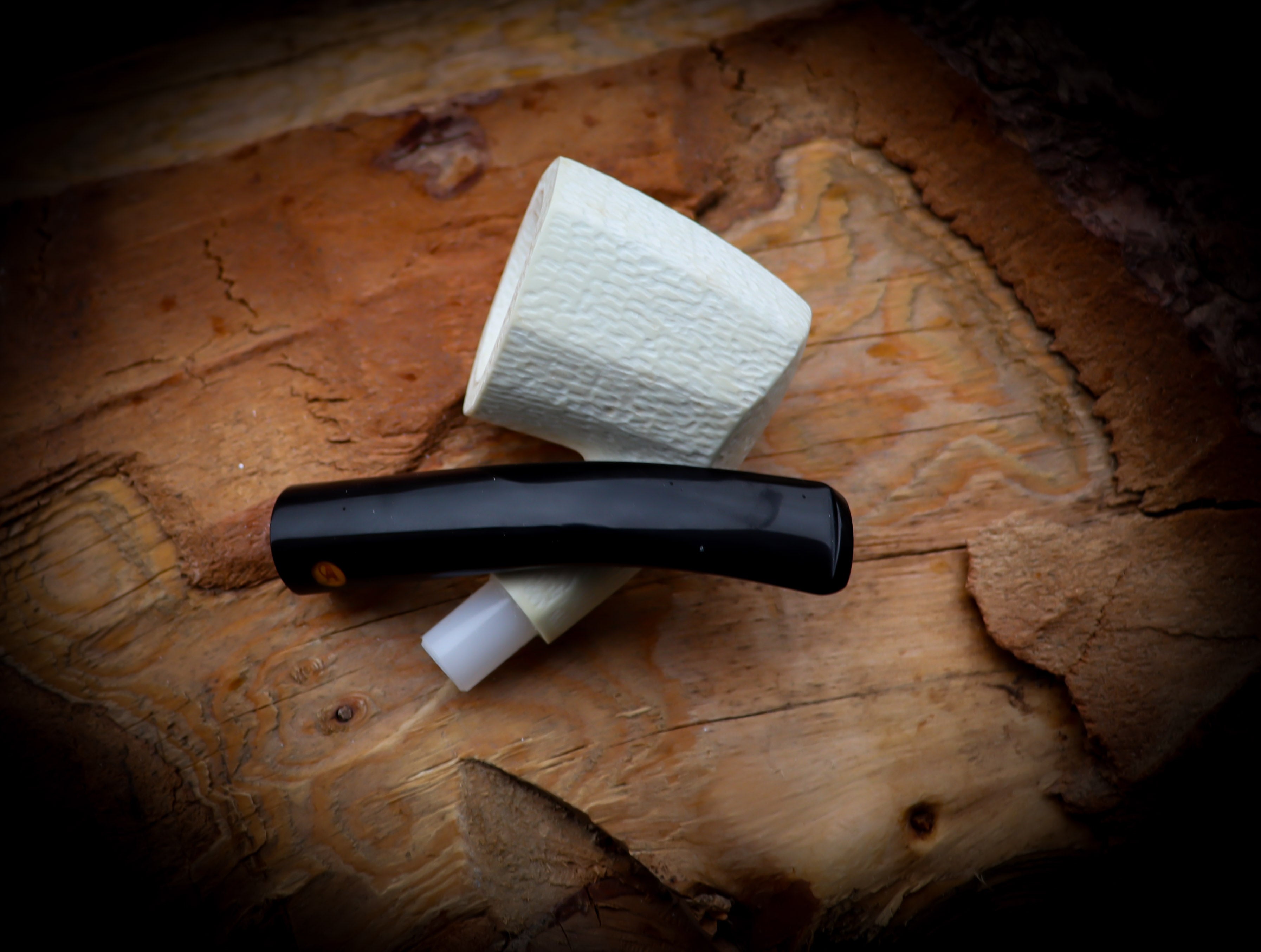 9MM Rustic Patterned Panel Premium Block Meerschaum Pipe With Leather Case- Astaş Meerschaum
