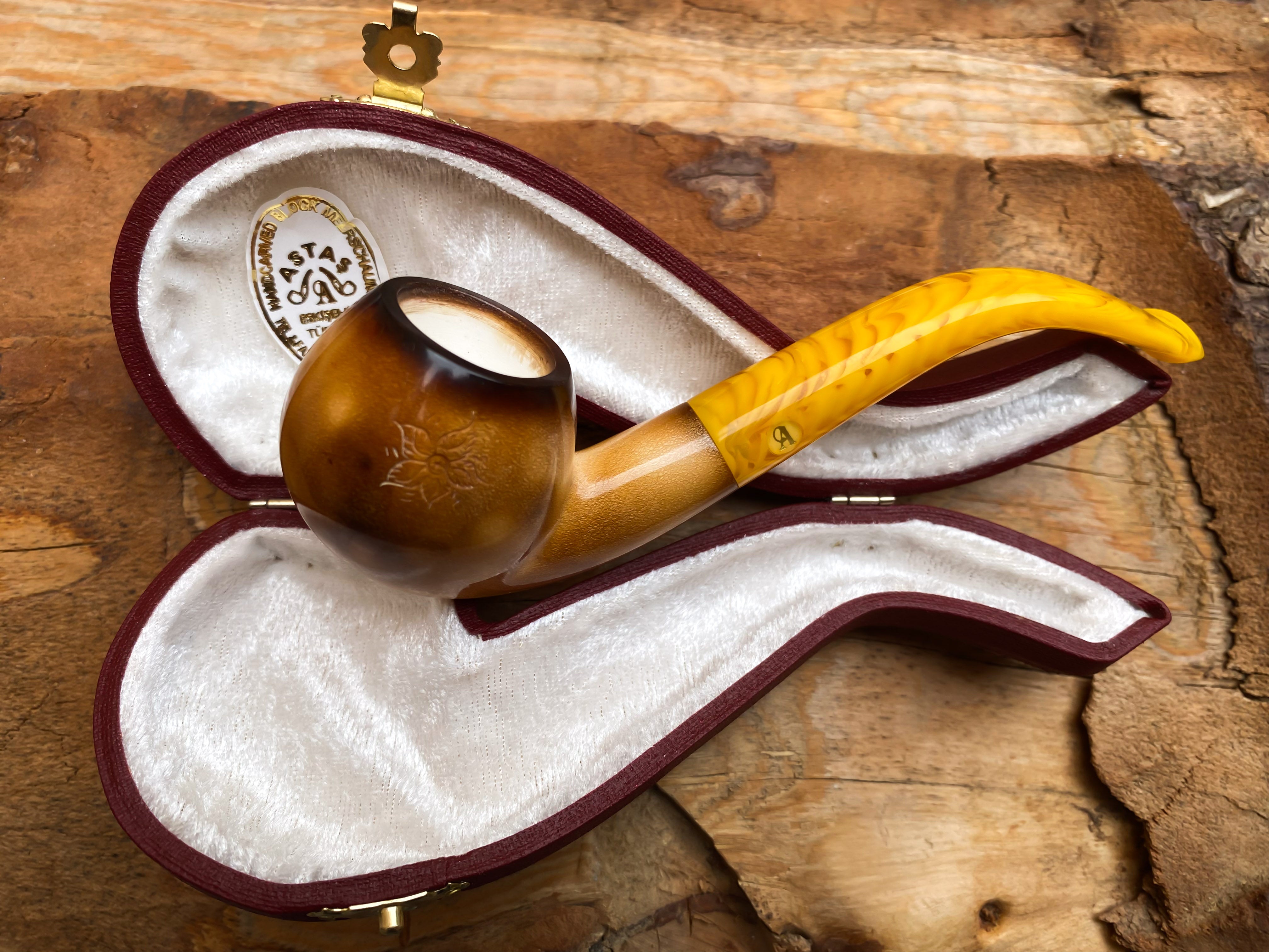 Hand Crafted Apple Meerschaum Pipe with Leather Box by Astaş