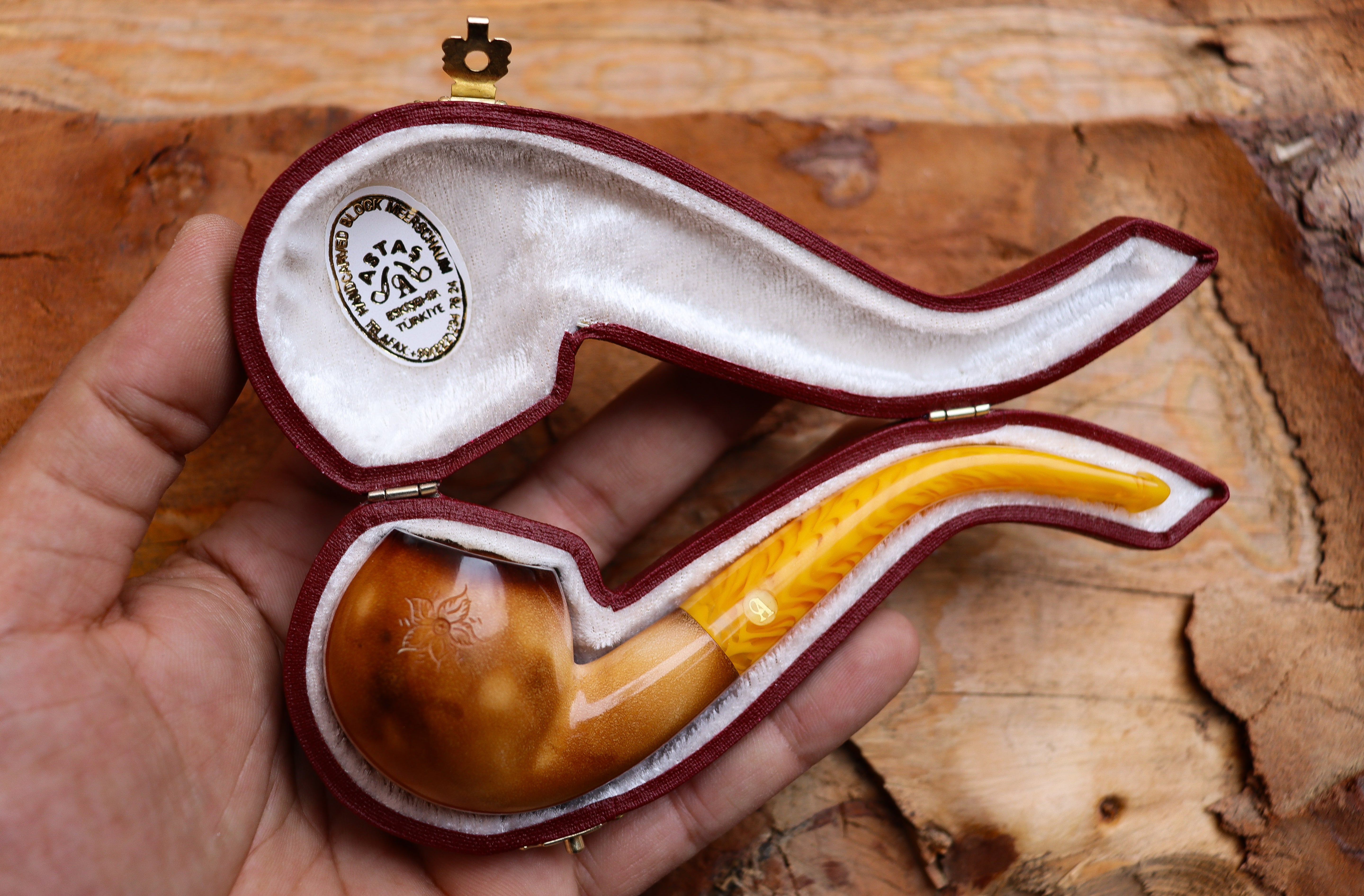 Hand Crafted Apple Meerschaum Pipe with Leather Box by Astaş