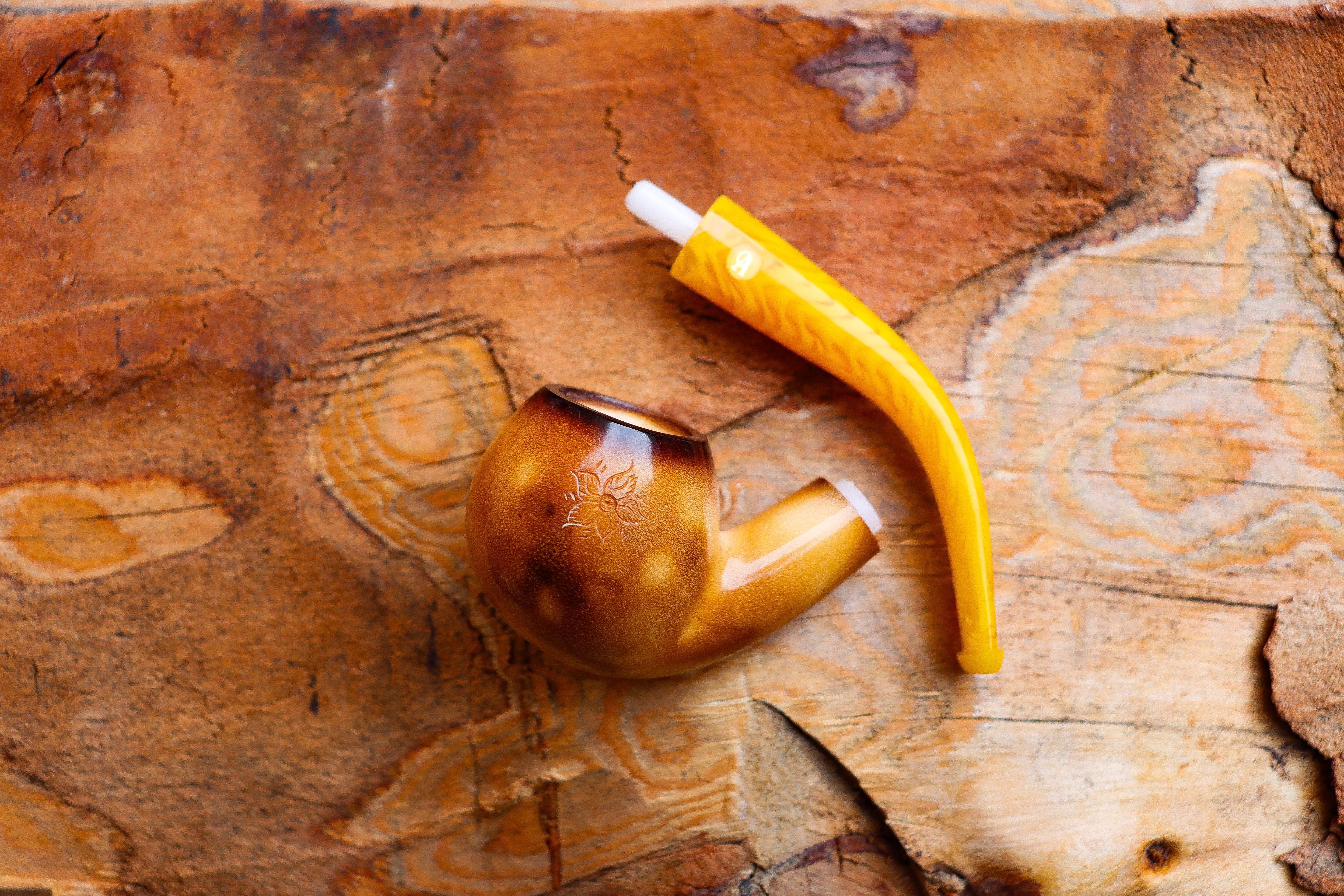 Hand Crafted Apple Meerschaum Pipe with Leather Box by Astaş