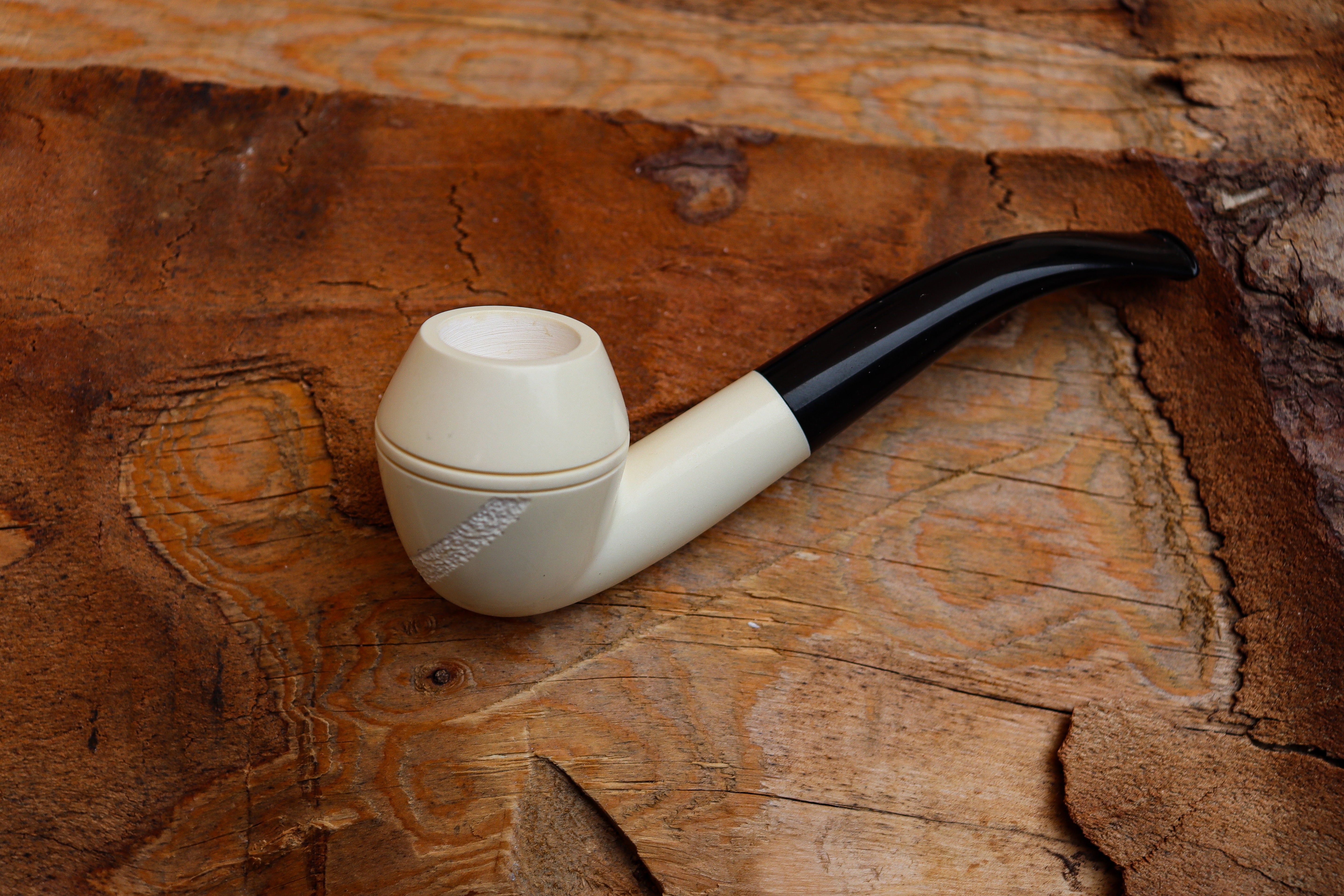 Handmade Astaş Meerschaum Pipes, Squat Bulldog, Rhodesian White, Fitted Case