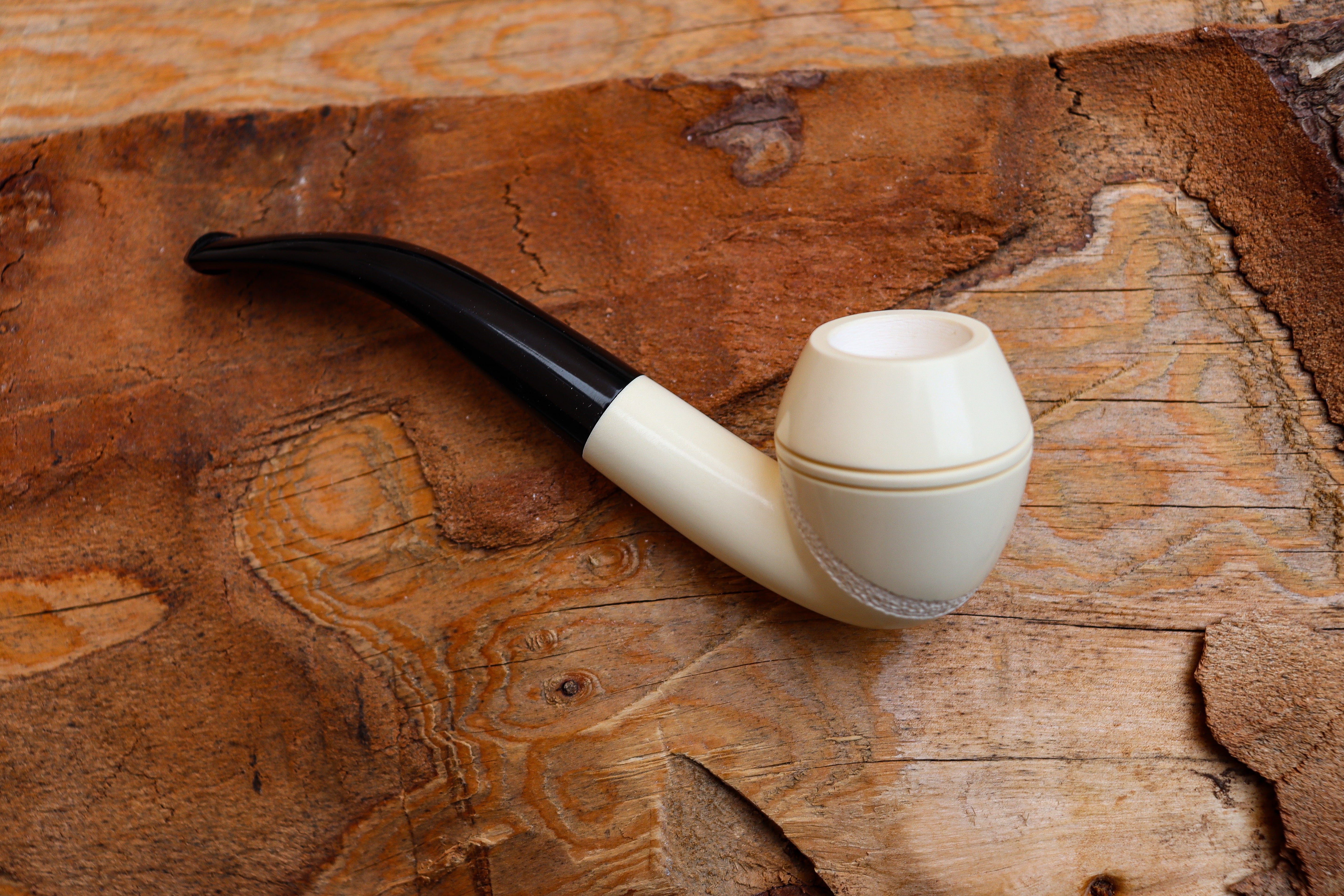 Handmade Astaş Meerschaum Pipes, Squat Bulldog, Rhodesian White, Fitted Case