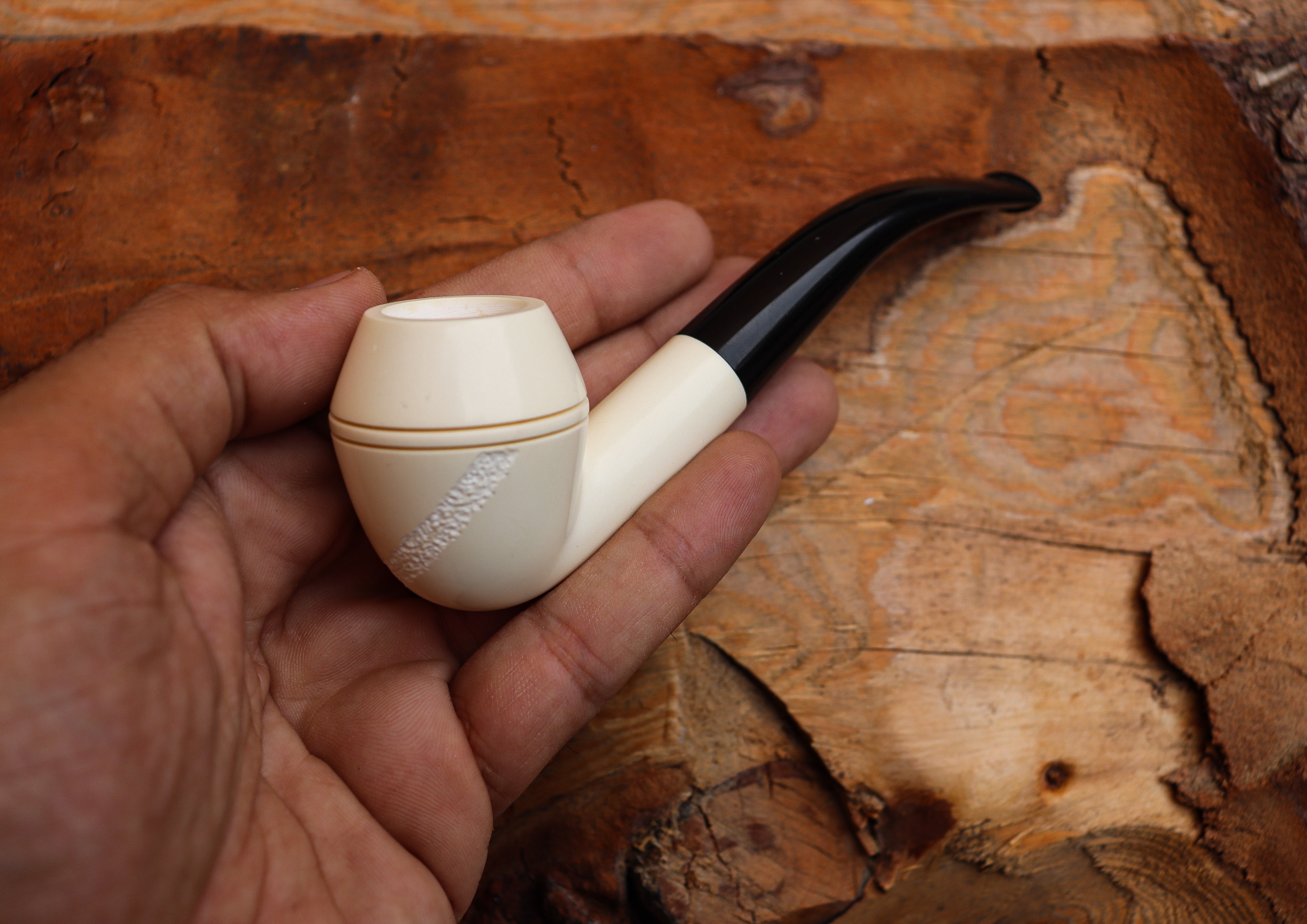 Handmade Astaş Meerschaum Pipes, Squat Bulldog, Rhodesian White, Fitted Case