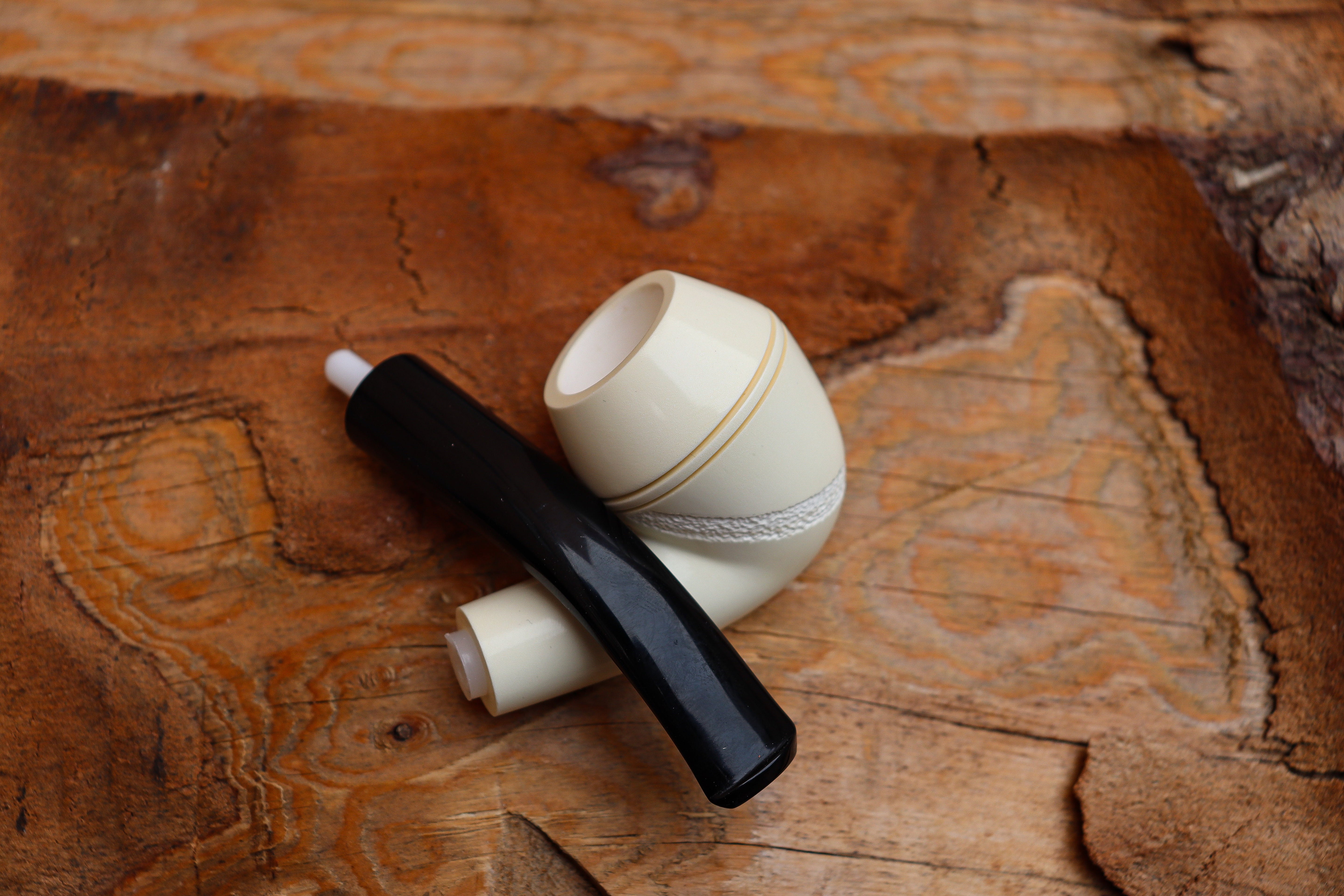 Handmade Astaş Meerschaum Pipes, Squat Bulldog, Rhodesian White, Fitted Case