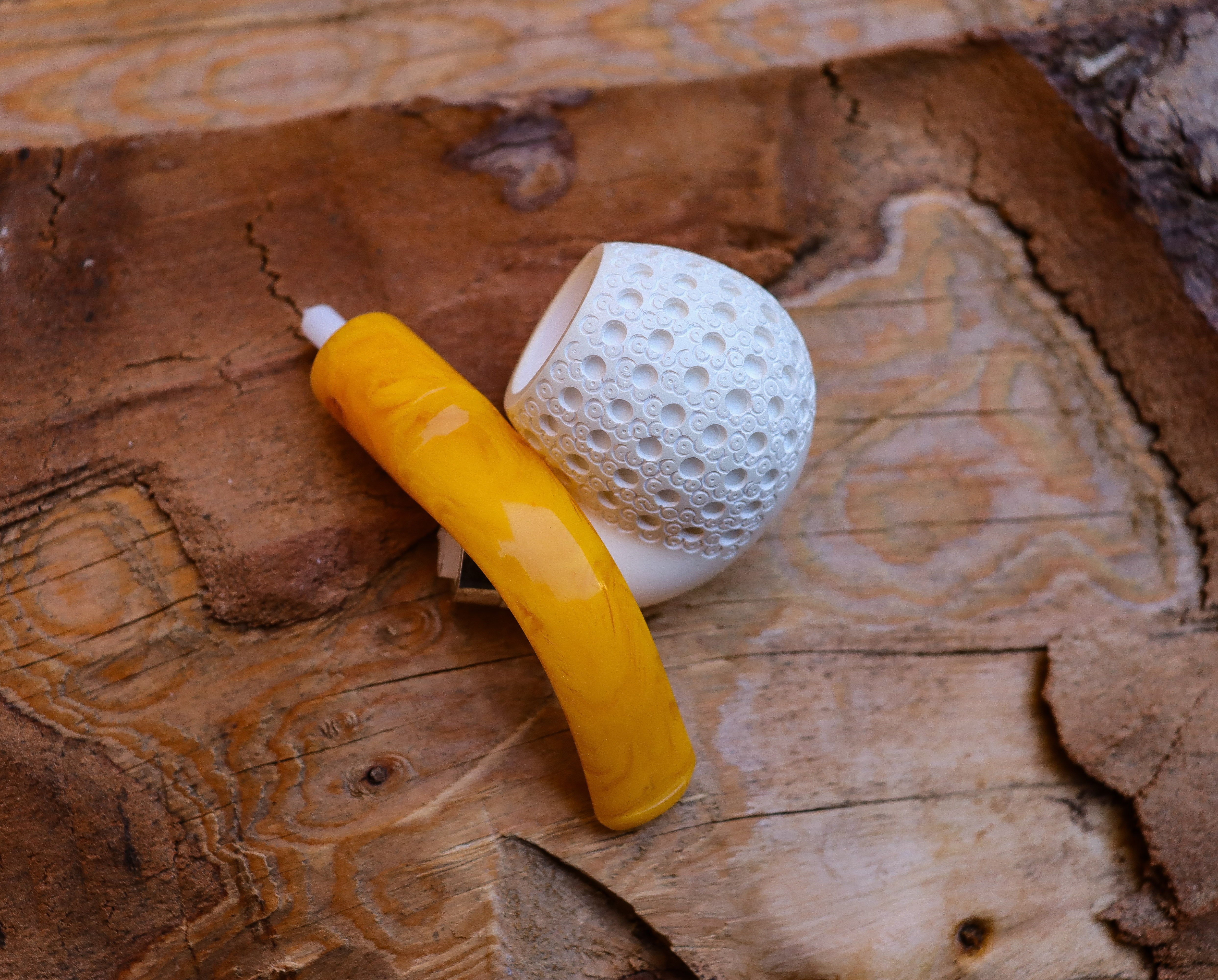 Handmade Astaş Meerschaum Pipes, Apple, Latticed Carved, Silver Ring, With Leather Case