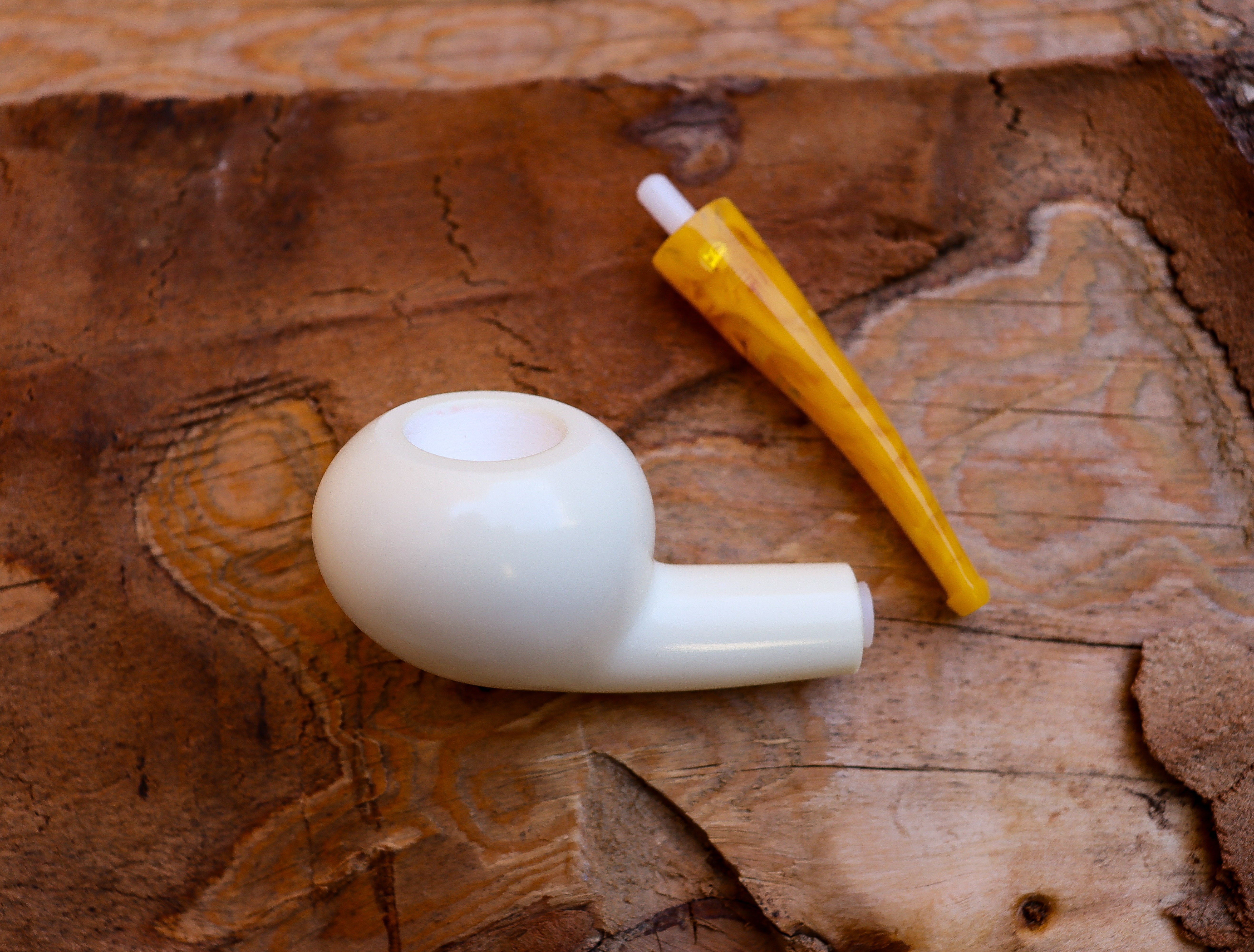 Handmade Astaş Meerschaum  Pipes, Apple, White, Smooth, With Fitted Case