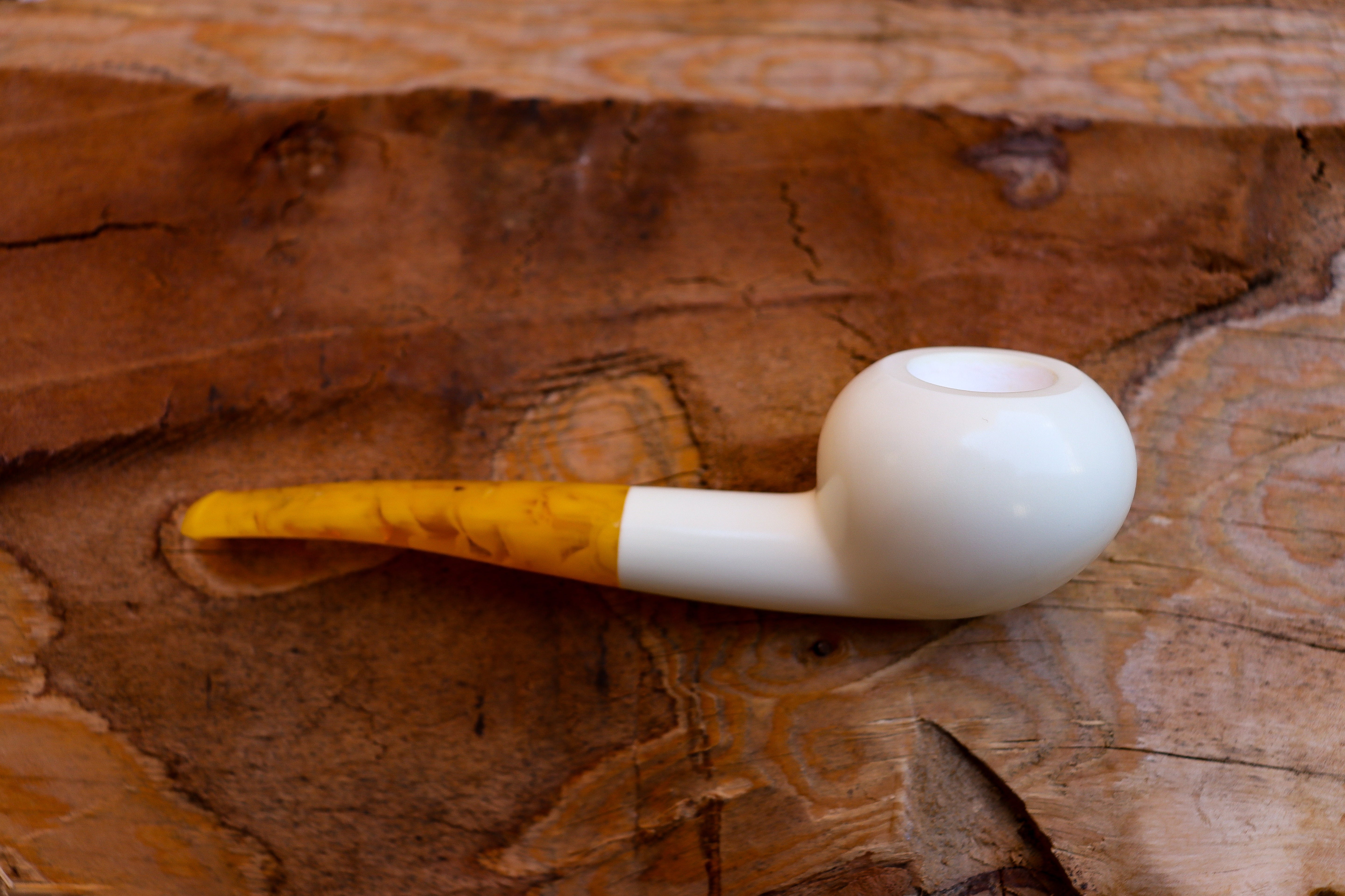Handmade Astaş Meerschaum  Pipes, Apple, White, Smooth, With Fitted Case