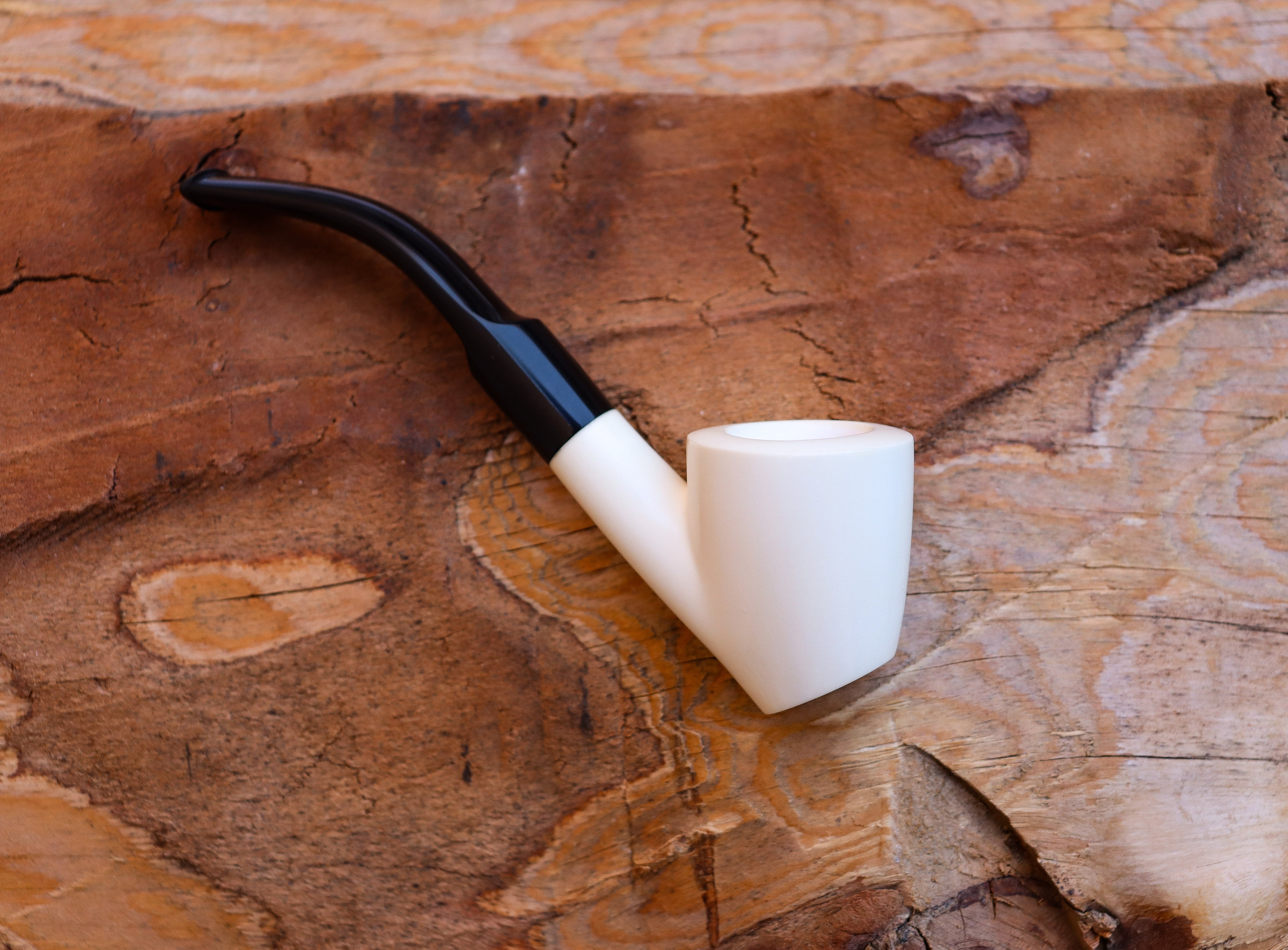 Handmade Astaş Meerschaum Pipes, Freehand, Smooth Carved, With Fitted Case