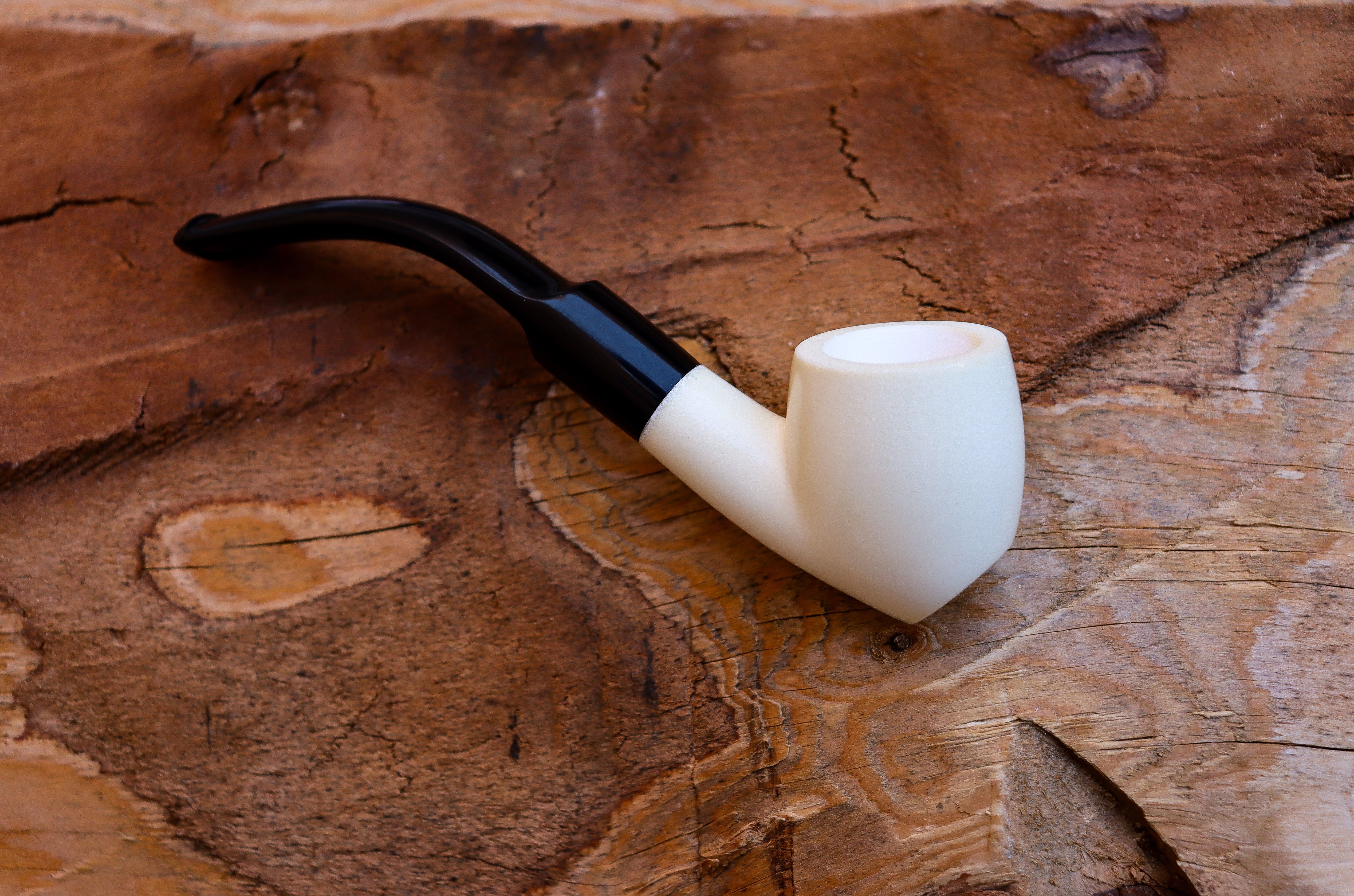 Handmade Astaş Meerschaum Pipes, Freehand, Smooth Carved, With Fitted Case