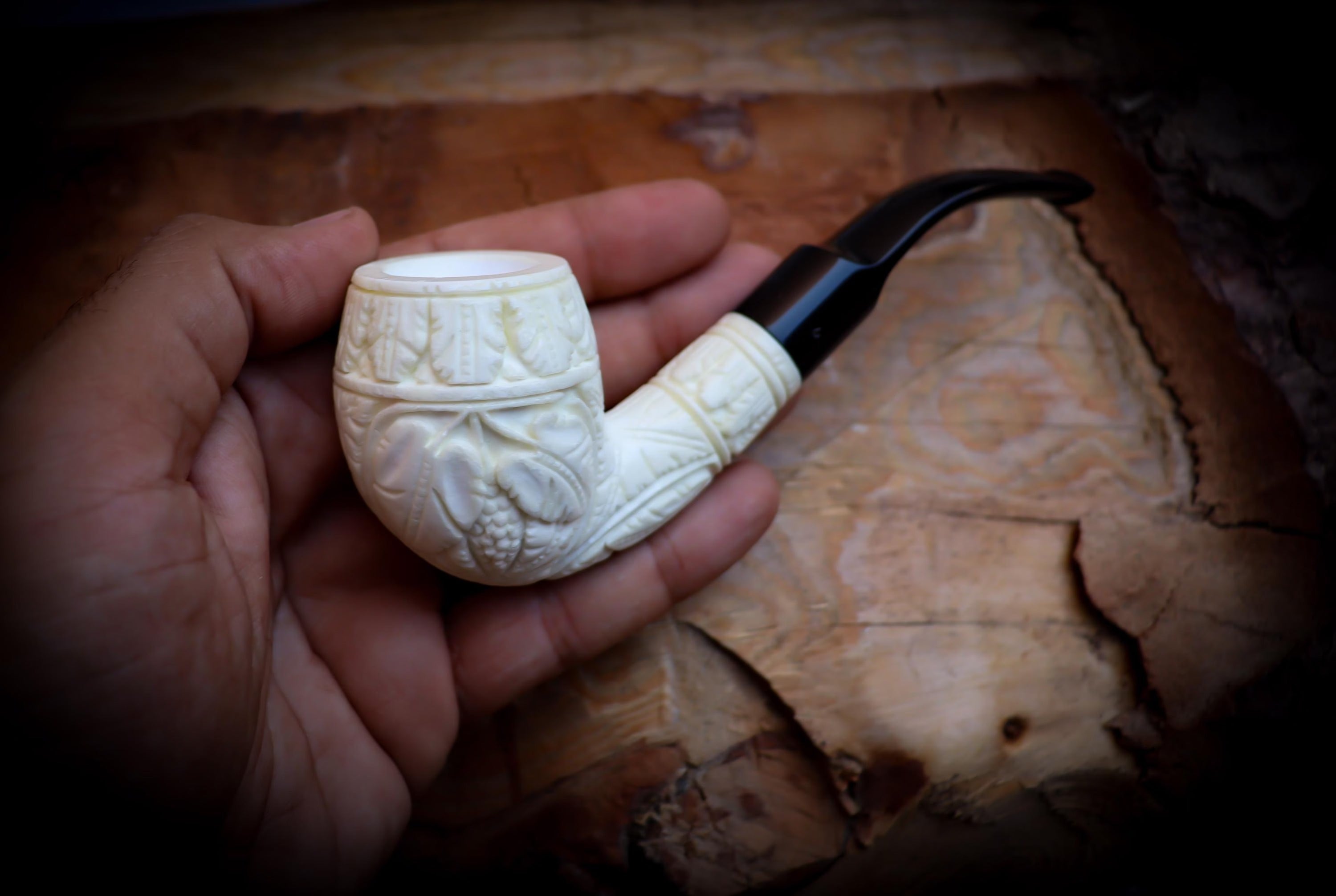 High Quality Half Bent Model Grape Leaf Pattern Meerschaum Pipe With Leather Case- Astaş Meerschaum