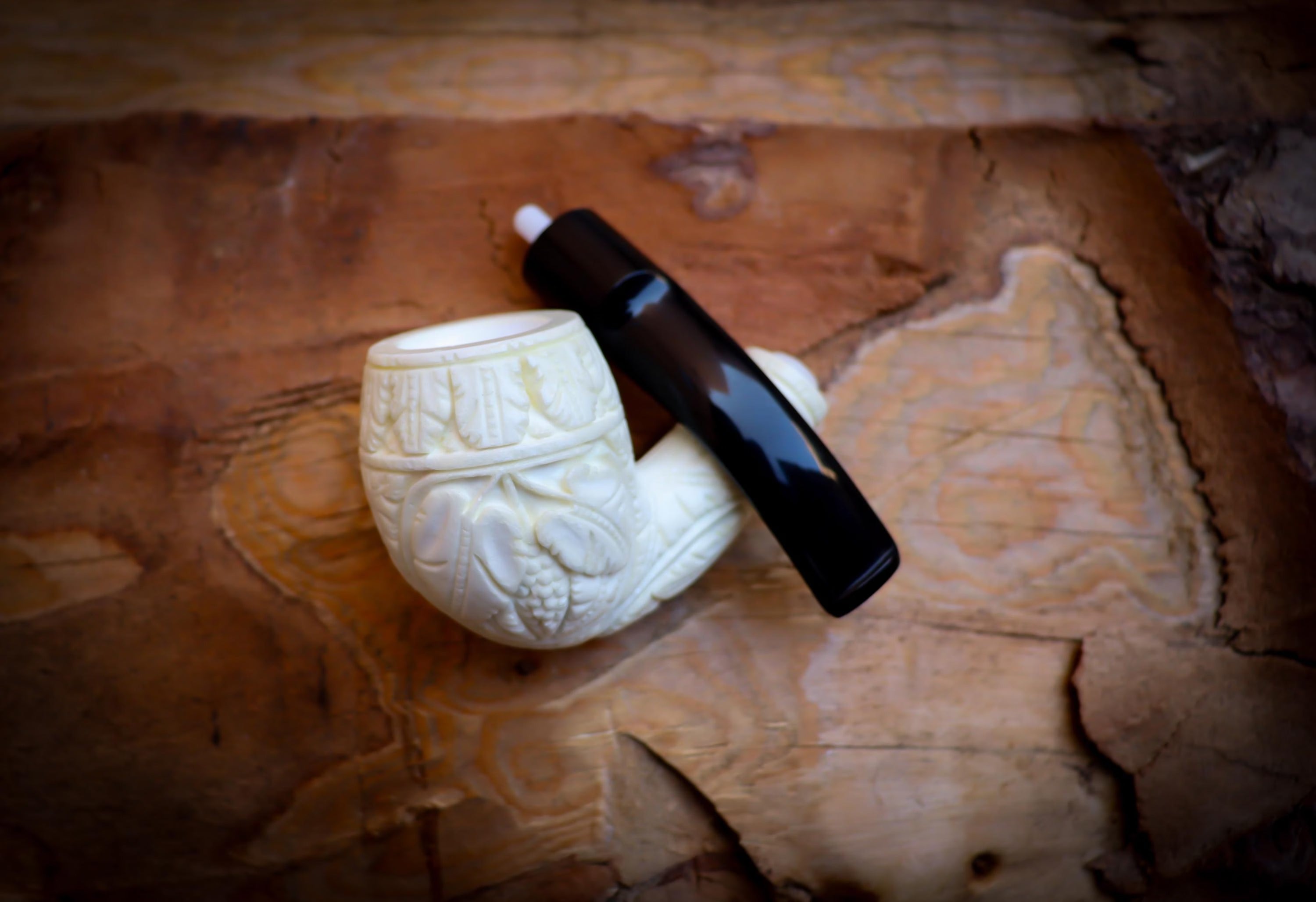 High Quality Half Bent Model Grape Leaf Pattern Meerschaum Pipe With Leather Case- Astaş Meerschaum