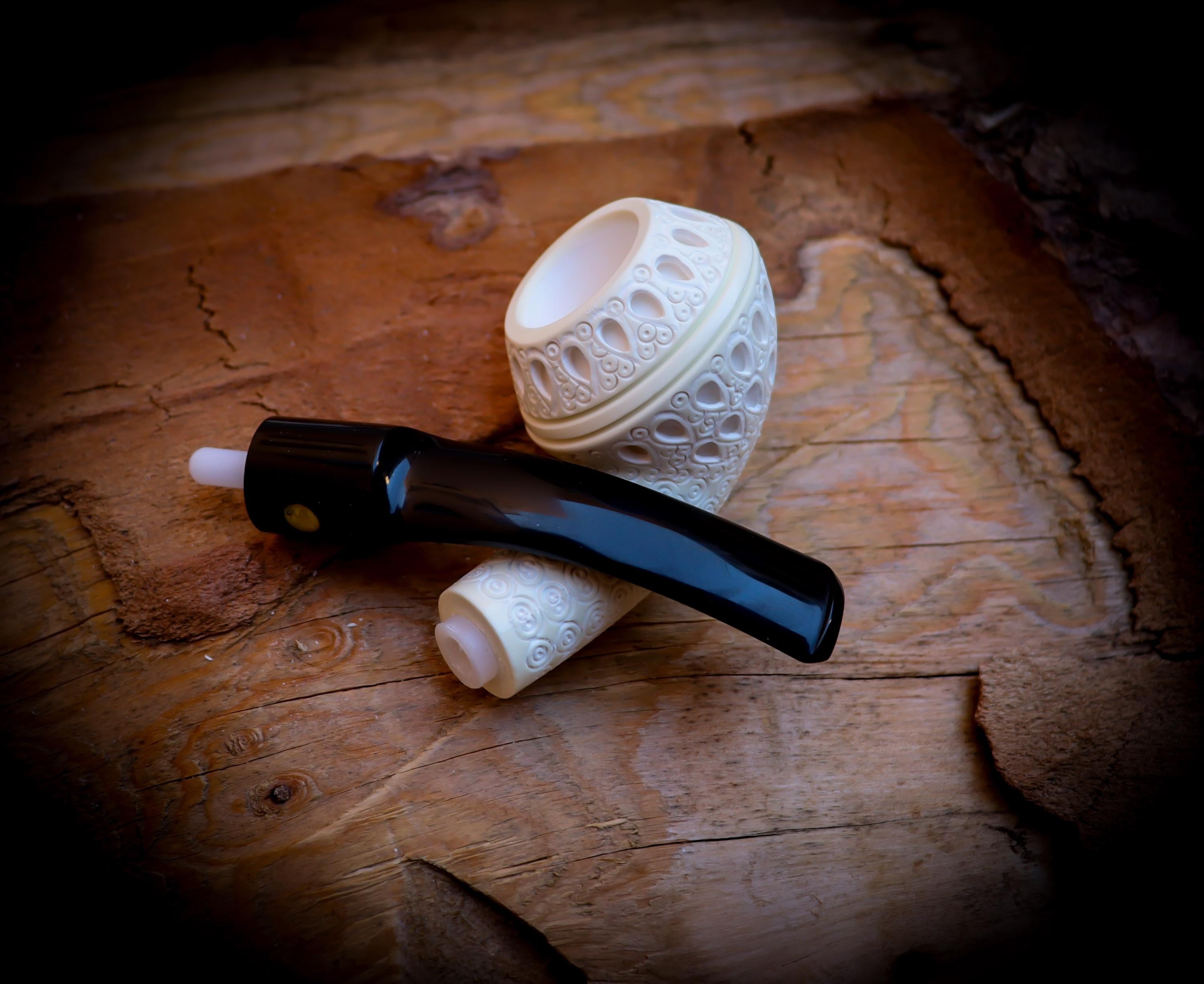 Rhodesian Meerschaum, Embriodered Special Handmade Squat Bulldog Meerschaum Pipe With Leather Box- Astaş Meerschaum